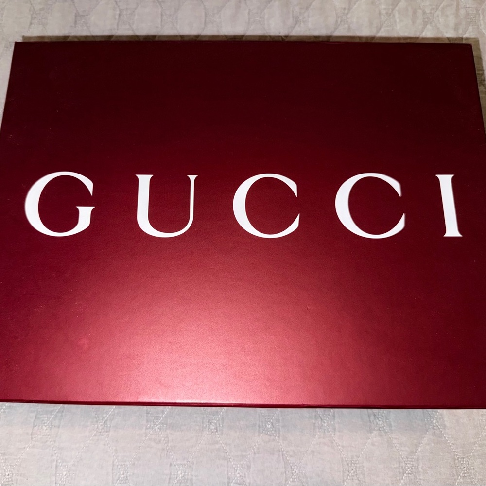 Gucci Box with magnetic closure